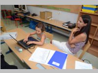 LH Niessl �bergibt Lesehilfe an Sofia Lichtenw�rther, 22.07.2013