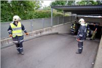 FF Neufeld: Fahrzeugbergung aus Tiefgarage, 23.06.2015