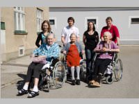 Pflegeheim besucht Neufelder Kinderkrippe, 10.05.2013