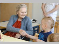 Pflegeheim besucht Neufelder Kinderkrippe, 10.05.2013