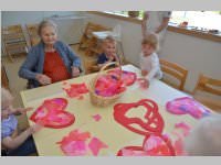 Pflegeheim besucht Neufelder Kinderkrippe, 10.05.2013