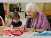 Pflegeheim besucht Neufelder Kinderkrippe, 10.05.2013