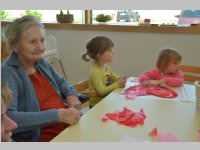 Pflegeheim besucht Neufelder Kinderkrippe, 10.05.2013