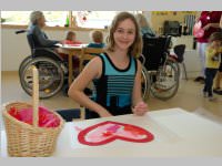 Pflegeheim besucht Neufelder Kinderkrippe, 10.05.2013