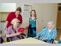 Pflegeheim besucht Neufelder Kinderkrippe, 10.05.2013