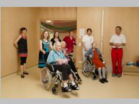 Pflegeheim besucht Neufelder Kinderkrippe, 10.05.2013