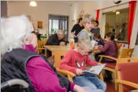 VS Neufeld 3B besucht das Pflegeheim, 30.11.2016