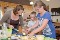 VS Neufeld Gesunde Ern�hrung kocht im Pflegeheim, 15.06.2015