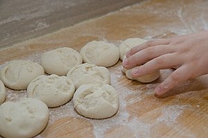 VS Neufeld 2. Klassen in der B�ckerei May, 21.10.2015