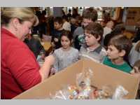 Volksschule feiert Weihnachten im Pflegeheim Neufeld, 17.12.2013