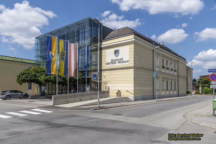 Pfarrkirche St. Johannes der T�ufer in Deutsch-Wagram, Juli 2024