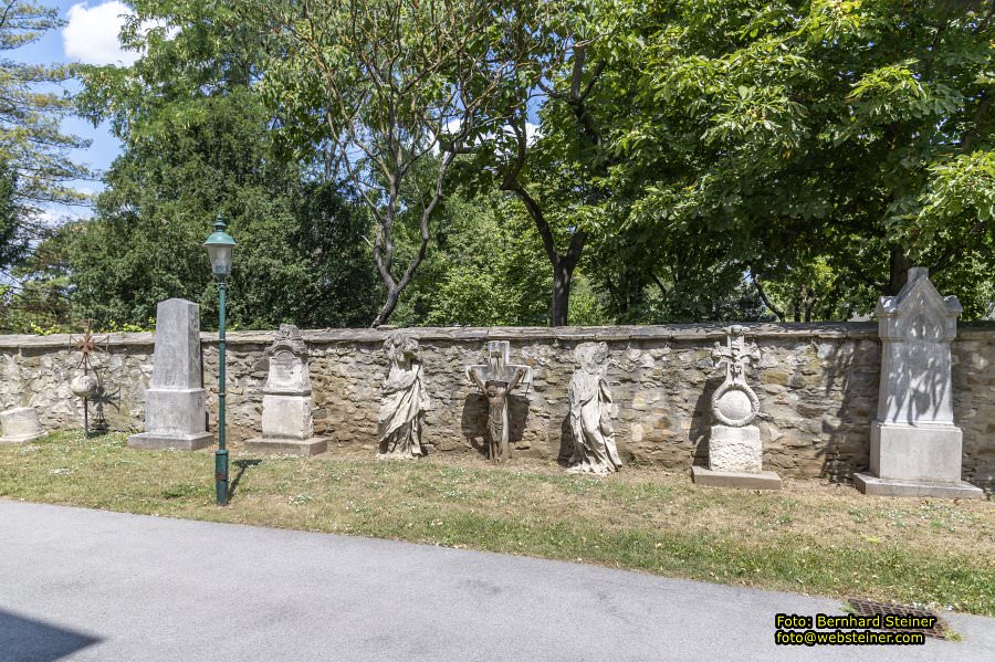 Pfarrkirche St. Johannes der T�ufer in Deutsch-Wagram, Juli 2024